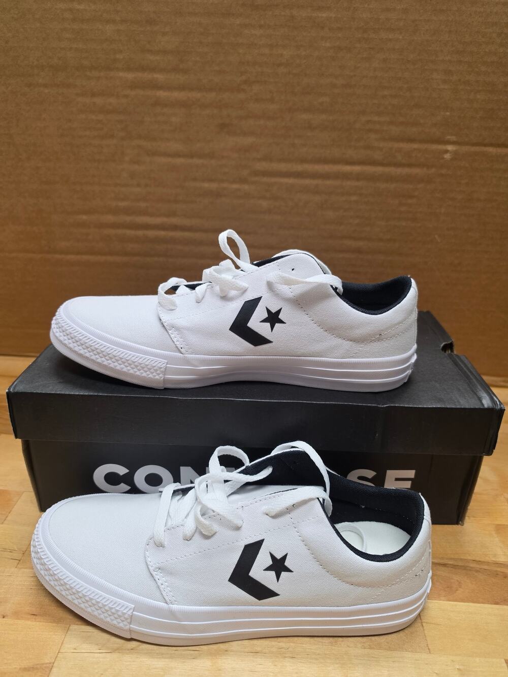Converse Mens Size 9.5 Women Size 11